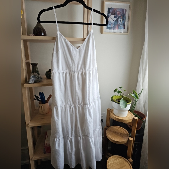 White Tiered Maxi dress with pockets - Picture 1 of 4